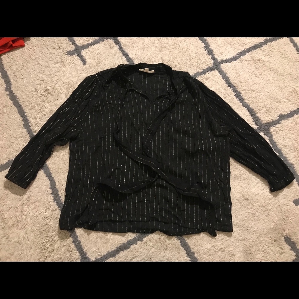 🎁 NEW Pinstriped blouse with neck tie